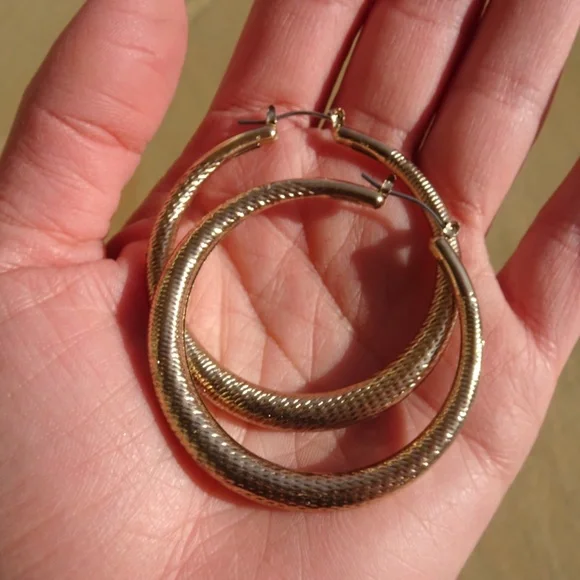 Textured Gold Tone Summer Boho Hippie Hoop Statement Earrings - Picture 6 of 7